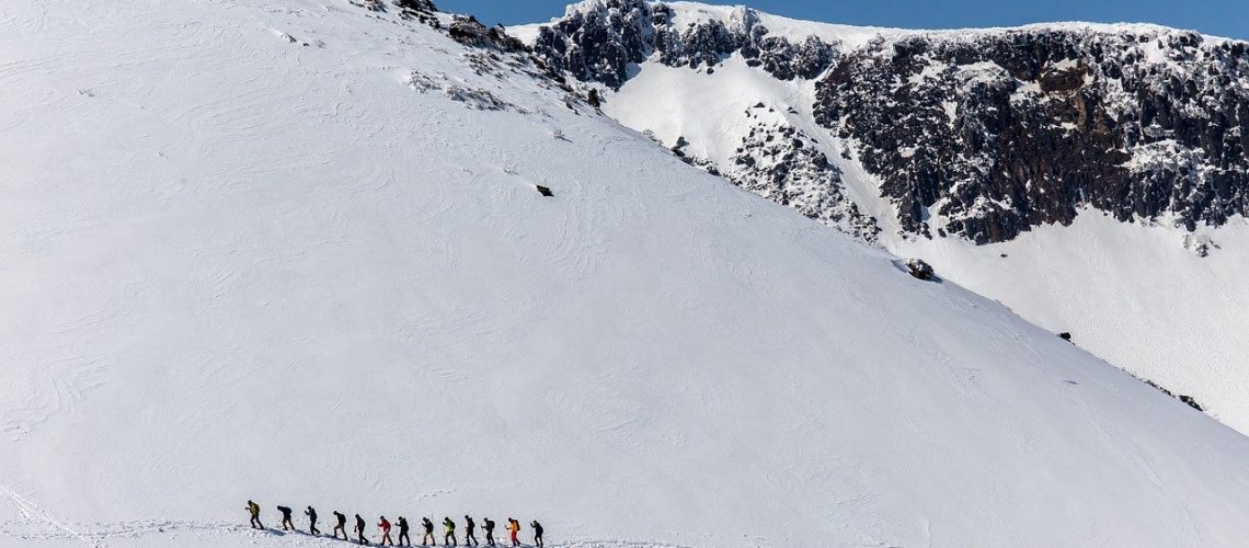 Samen de berg beklimmen